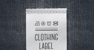 etiquetas ropa minimalismo